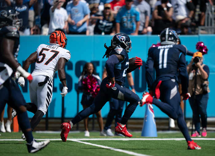 Tennessee Titans running back Derrick Henry (22) runs for a touchdown against the Cincinnati Bengals in the second quarter at Nissan Stadium in Nashville, Tenn., Sunday, Oct. 1, 2023.